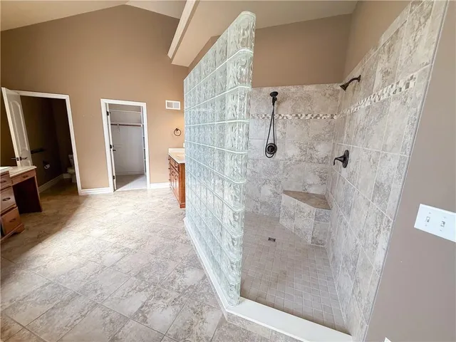 $975,000 | 1427 Young Circle, Raymore, MO 64083