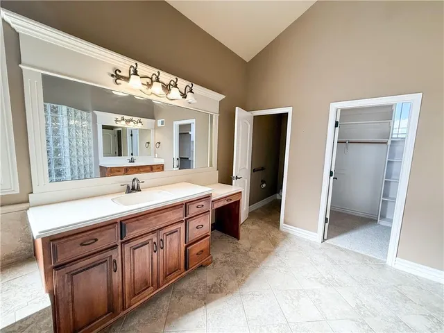 $975,000 | 1427 Young Circle, Raymore, MO 64083