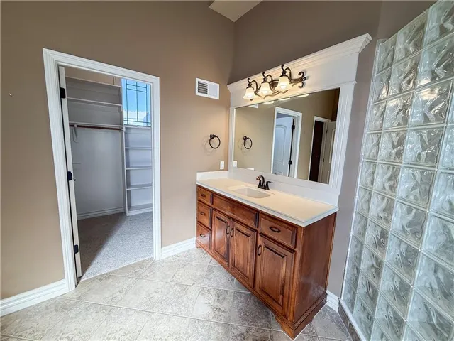 $975,000 | 1427 Young Circle, Raymore, MO 64083