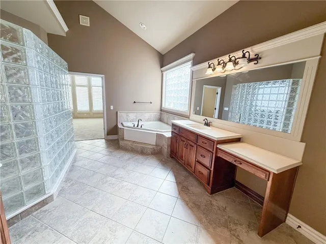 $975,000 | 1427 Young Circle, Raymore, MO 64083