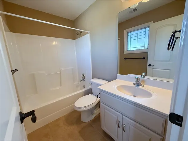 $975,000 | 1427 Young Circle, Raymore, MO 64083