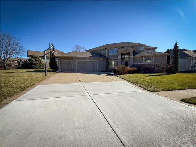 $975,000 | 1427 Young Circle, Raymore, MO 64083