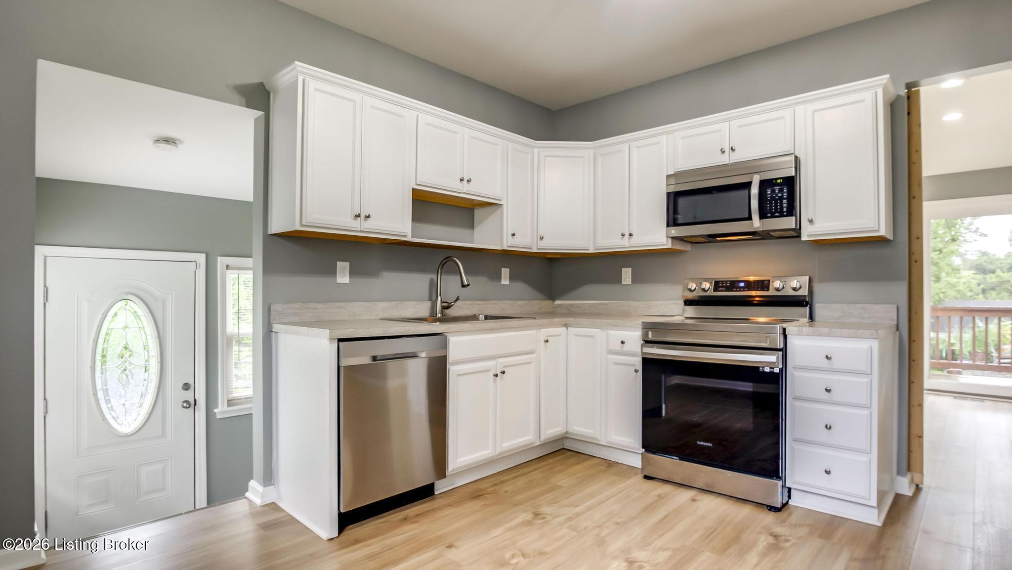 634 Country Club Road Louisville, KY 40206 - Photo 21 of 35 Kitchen