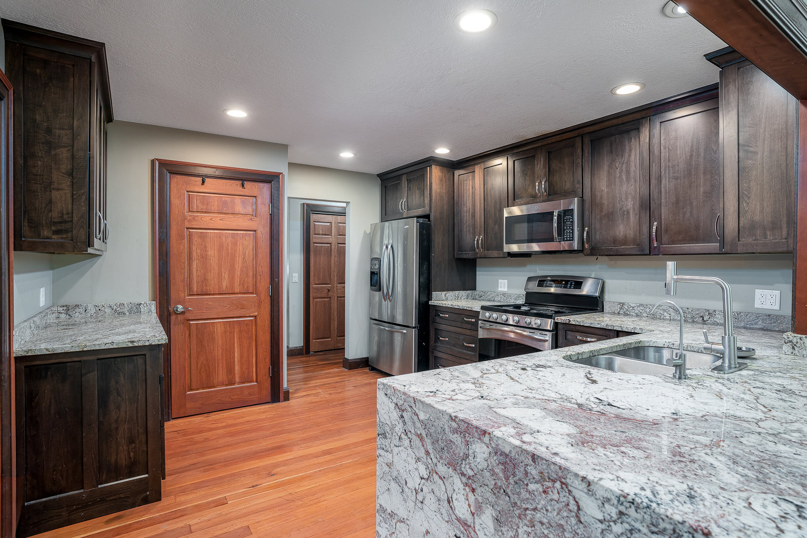 10 Woodley Road Rock Island, IL 61201 - Photo 3 of 33