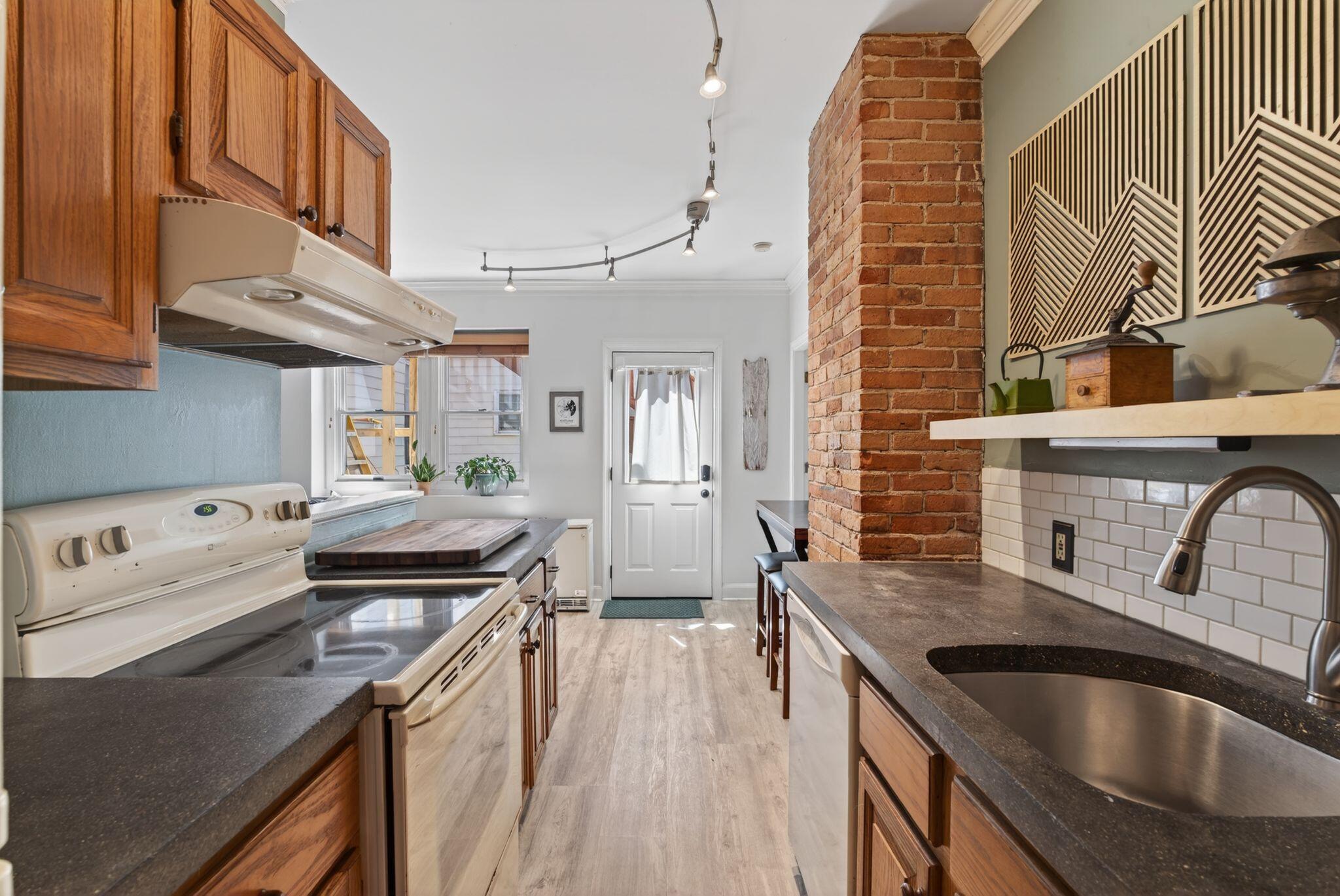 289 Spring Street, Unit 2 Portland, ME 04102 - Photo 12 of 33 24_DSC07525