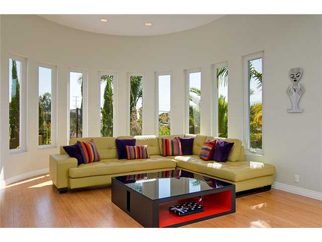 1585 Burgundy Road Encinitas, CA 92024 - Photo 3 of 25