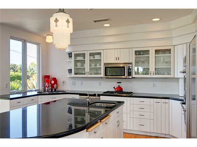 1585 Burgundy Road Encinitas, CA 92024 - Photo 6 of 25