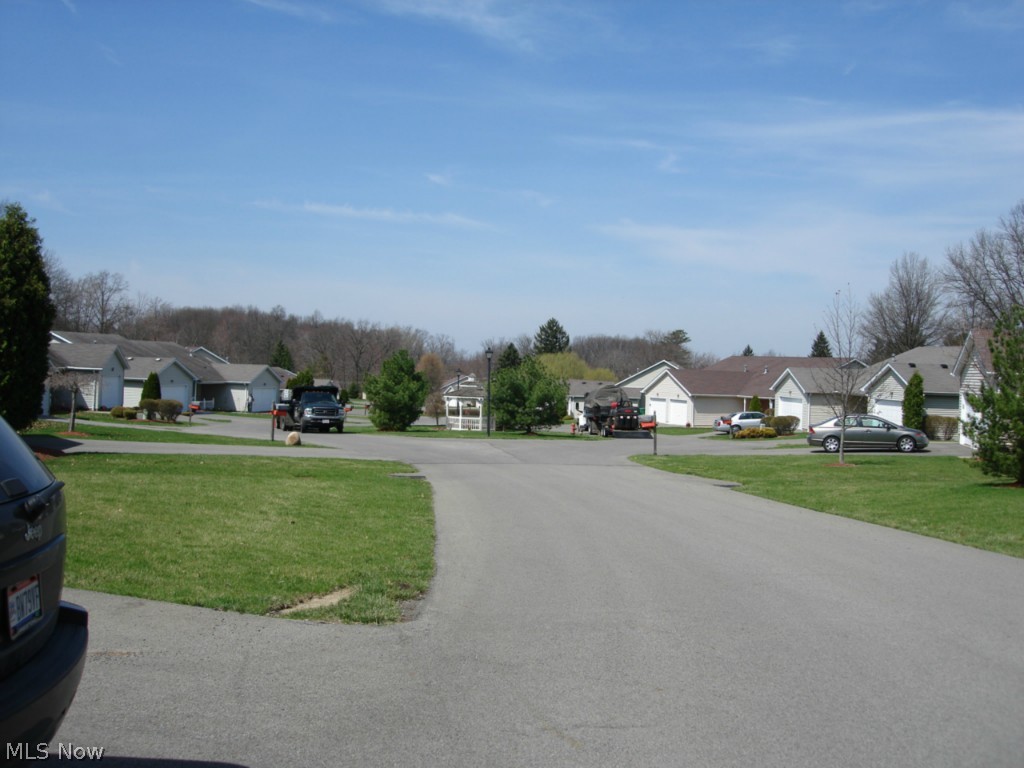 547 B Wilcox Road Youngstown, OH 44515 - Photo 2 of 16