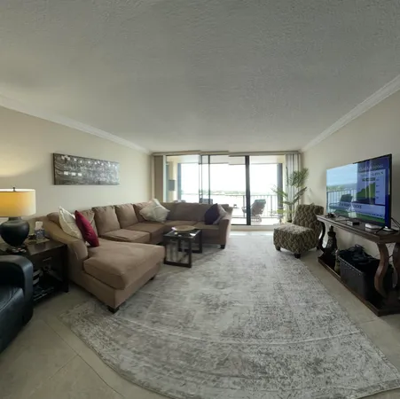 $3,500 | 130 Lakeshore Drive, Unit PH 22, North Palm Beach, FL 33408