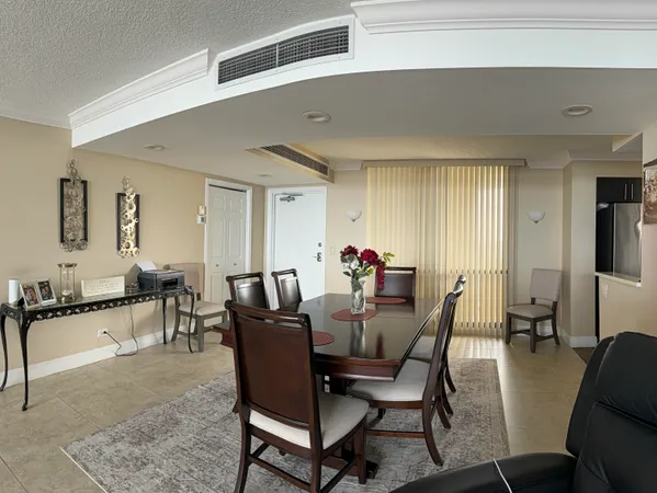$3,500 | 130 Lakeshore Drive, Unit PH 22, North Palm Beach, FL 33408