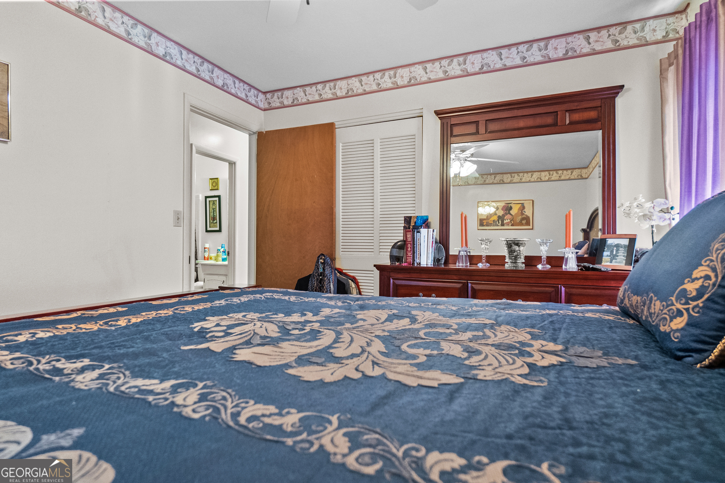2101 Goldendale Lane Albany, GA 31721 - Photo 39 of 59 a living room with a couch