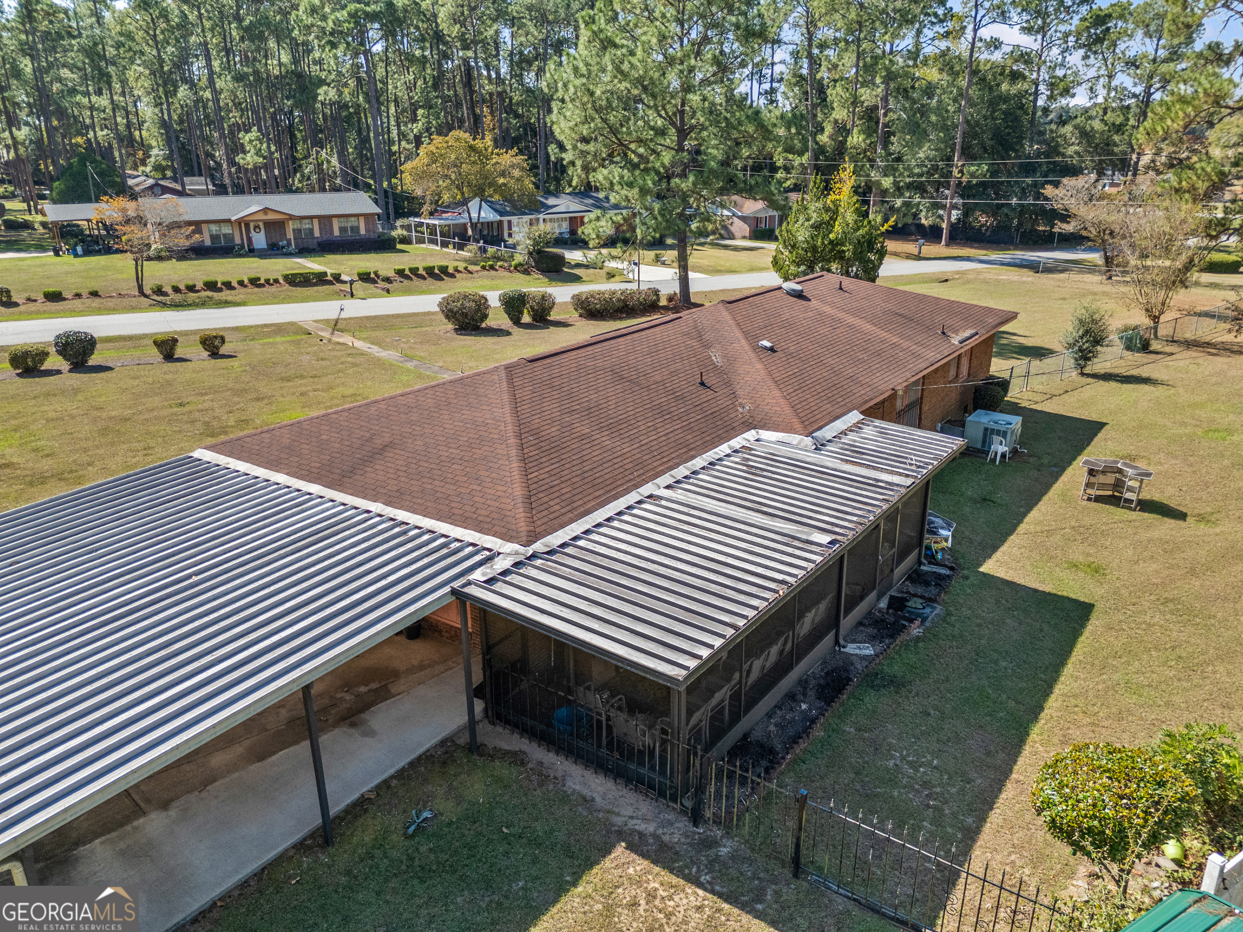 2101 Goldendale Lane Albany, GA 31721 - Photo 53 of 59 a view of a patio with chairs and a table