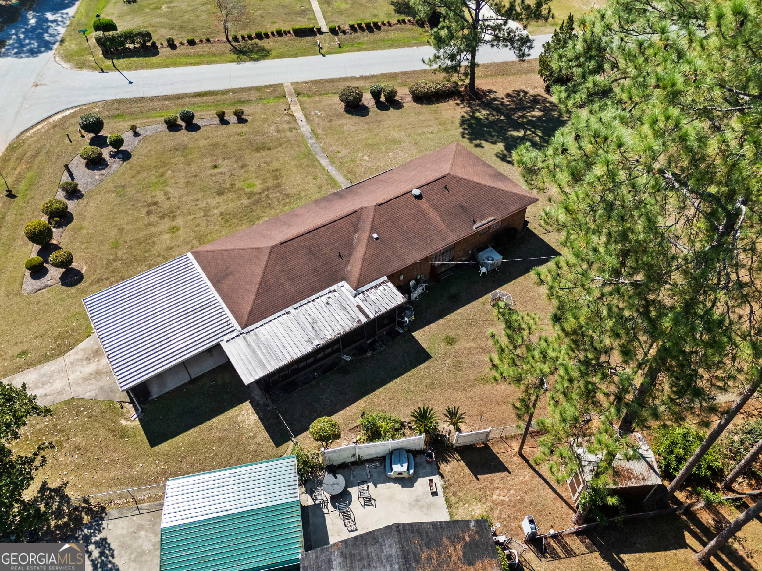 2101 Goldendale Lane Albany, GA 31721 - Photo 57 of 59 an aerial view of a house with a yard