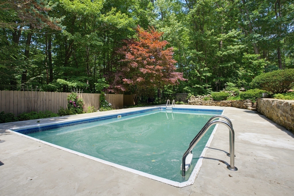 47 Old Village Road Sturbridge, MA 01566 - Photo 32 of 42