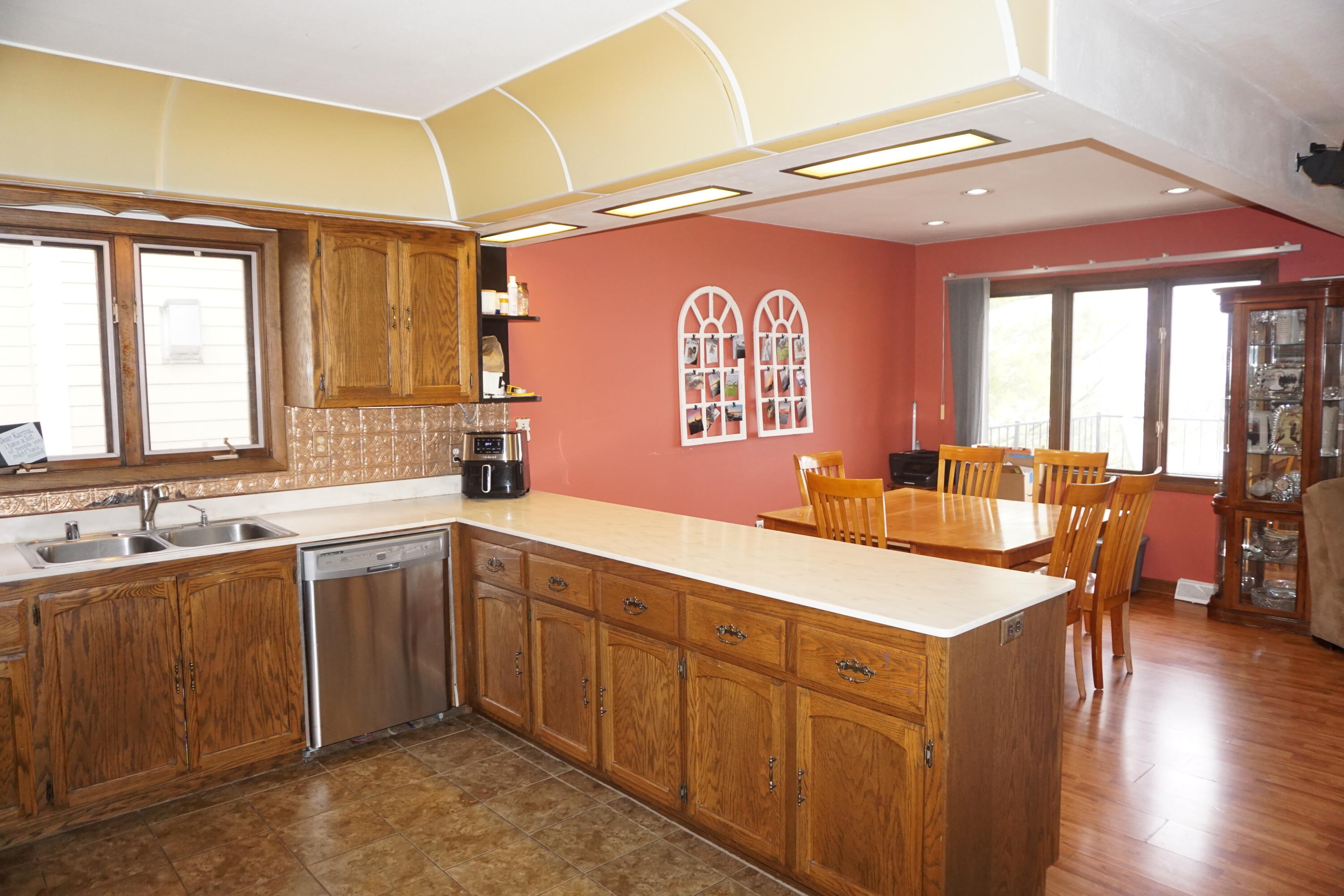 W183S7682 Kingston Drive Muskego, WI 53150 - Photo 7 of 20 Huge kitchen