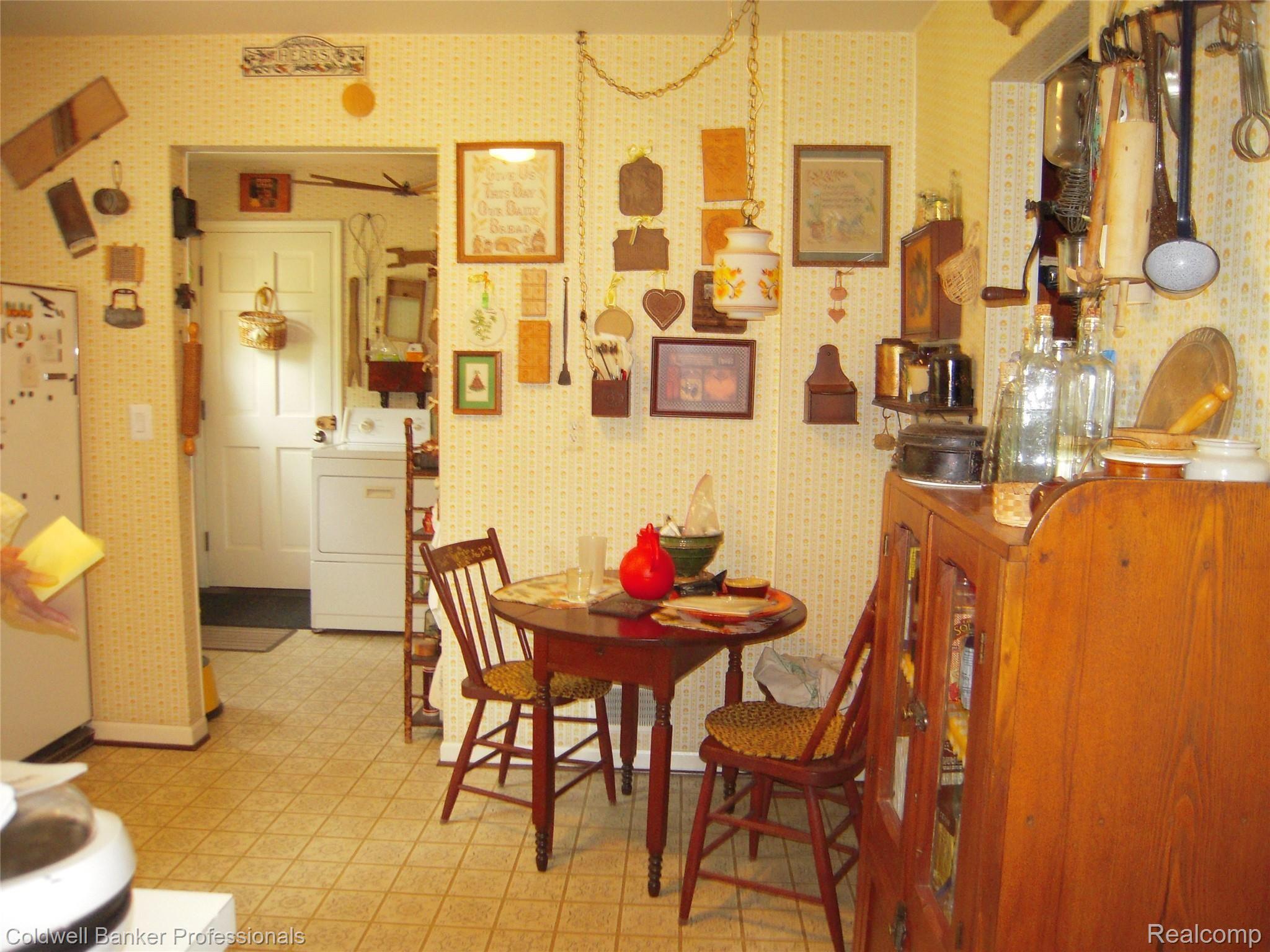 1967 Kemp Road Bloomfield Hills, MI 48302 - Photo 13 of 47 Kitchen 2.JPG