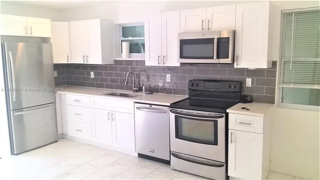 $2,200 | 710 52nd Street, West Palm Beach, FL 33407