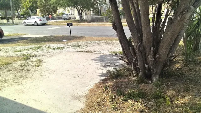 $2,200 | 710 52nd Street, West Palm Beach, FL 33407