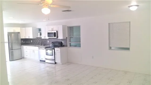$2,200 | 710 52nd Street, West Palm Beach, FL 33407