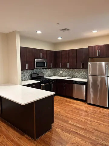 $2,150 | 186-194 Broadway, Unit 502, Bayonne, NJ 07002