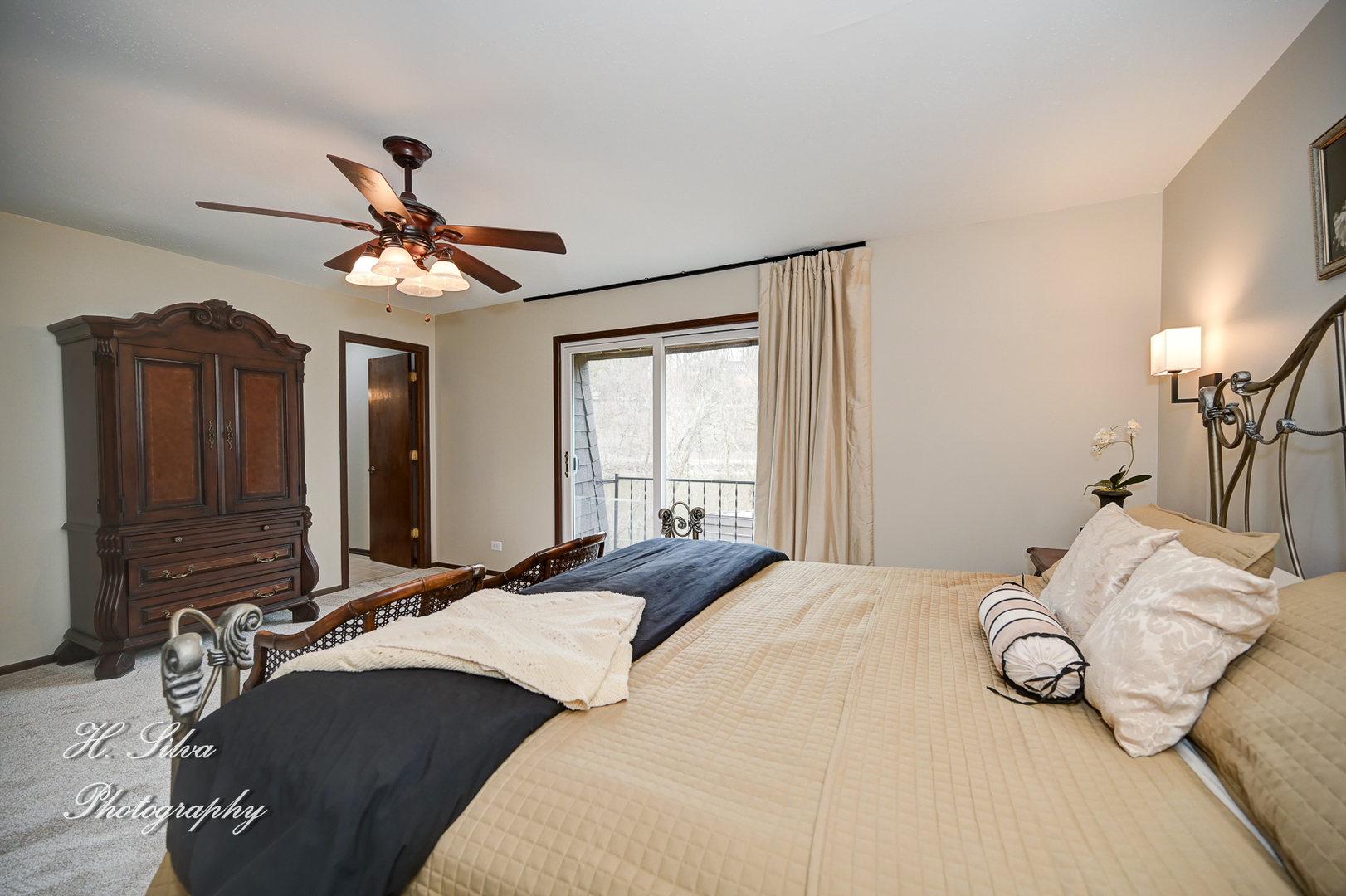 1402 Winaki Trail Algonquin, IL 60102 - Photo 17 of 33 a bedroom with a large bed and a window