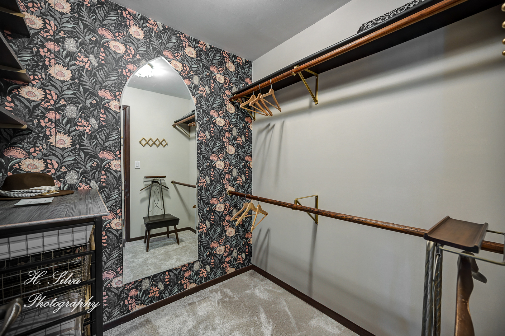 1402 Winaki Trail Algonquin, IL 60102 - Photo 18 of 33 a view of a entryway