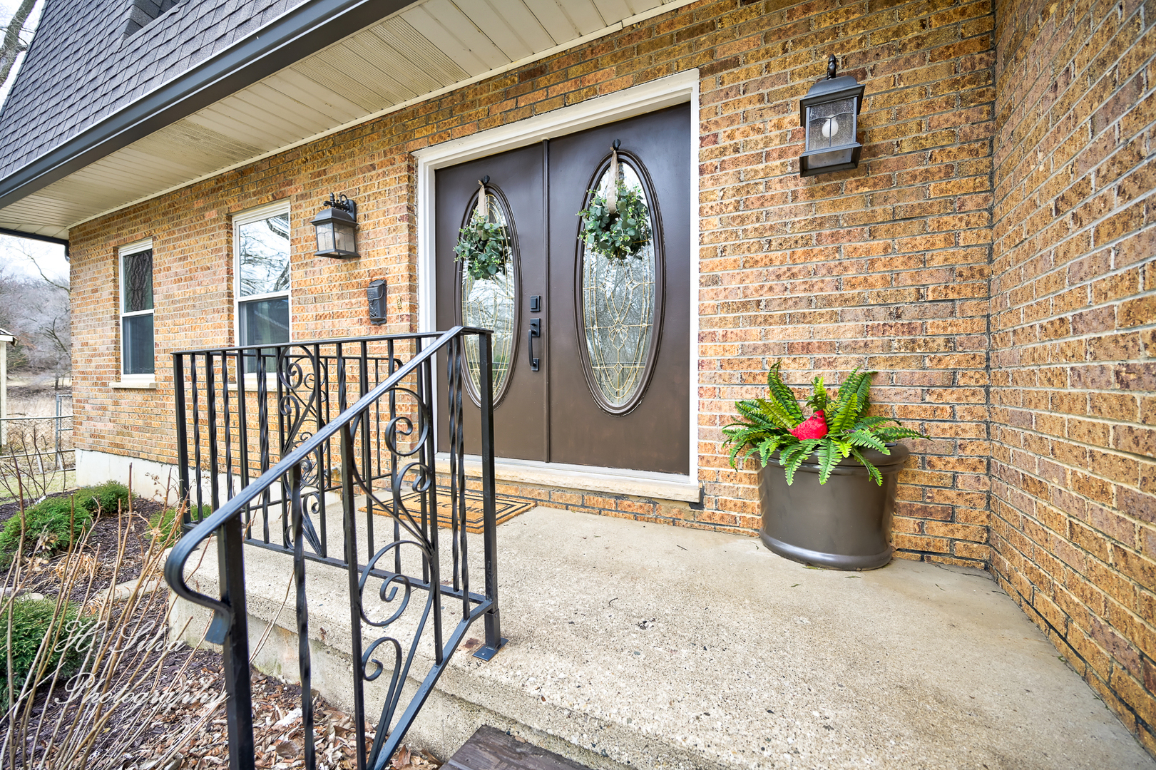 1402 Winaki Trail Algonquin, IL 60102 - Photo 3 of 33 a view of a entryway door front of house