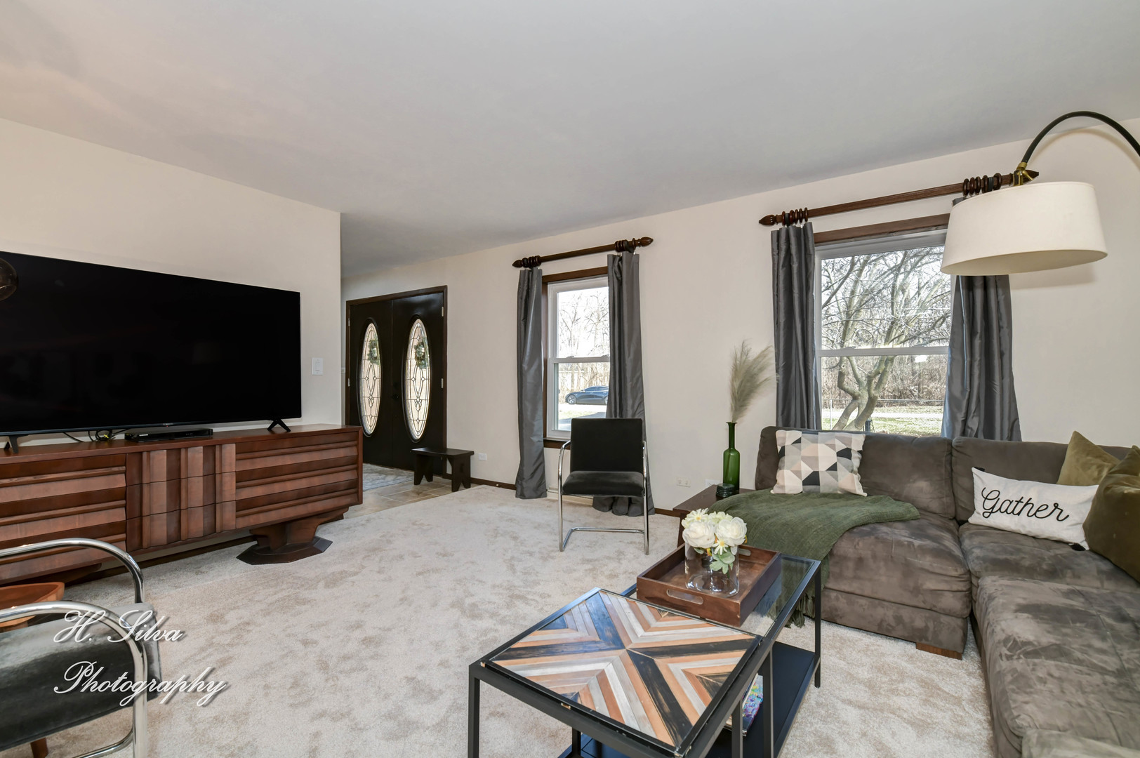 1402 Winaki Trail Algonquin, IL 60102 - Photo 6 of 33 a living room with furniture and a flat screen tv