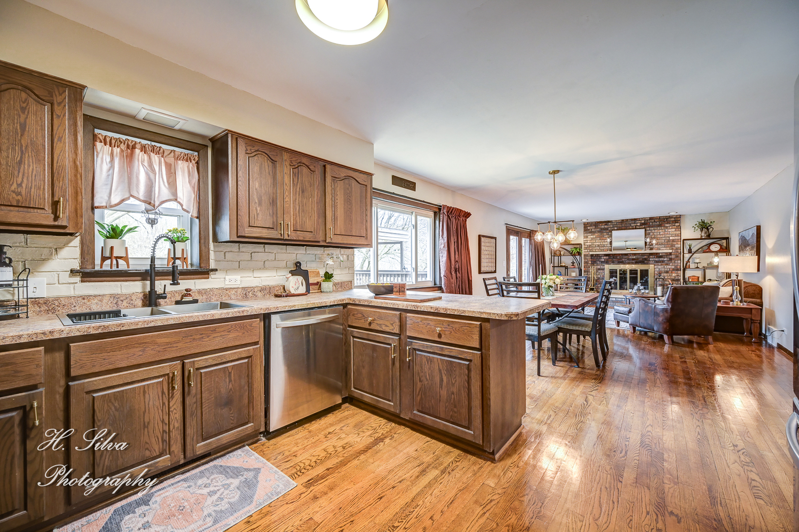 1402 Winaki Trail Algonquin, IL 60102 - Photo 10 of 33 a kitchen with lots of counter top space and dining table