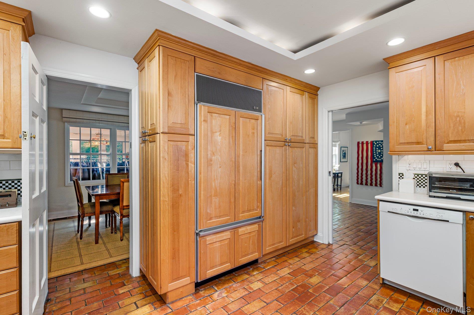 29 Argyle Road Albertson, NY 11507 - Photo 8 of 27 Gallery Image 8