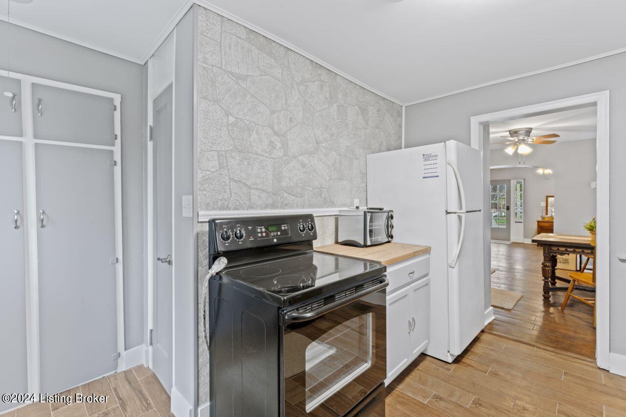 3829 Poplar Level Road Louisville, KY 40213 - Photo 6 of 17 Kitchen