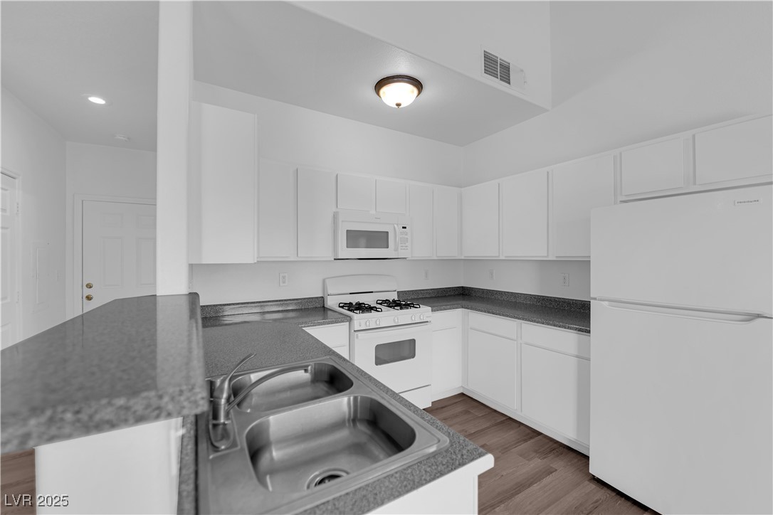 4915 East Russell Road, Unit 132 Las Vegas, NV 89120 - Photo 11 of 33