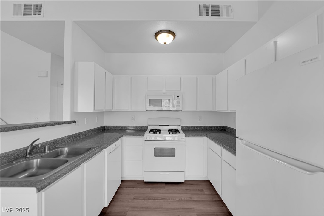 4915 East Russell Road, Unit 132 Las Vegas, NV 89120 - Photo 7 of 33