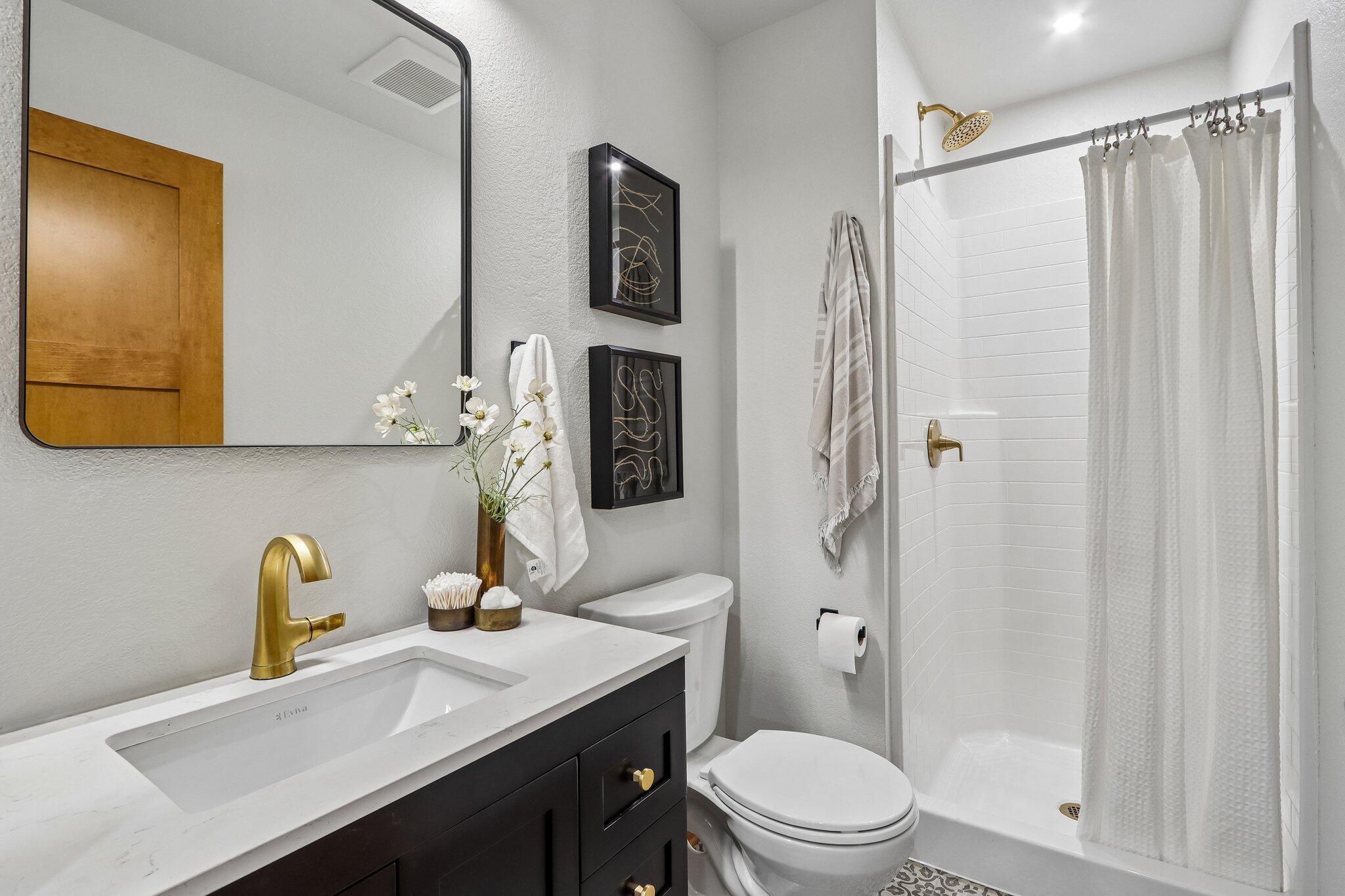 637 1st Street Delafield, WI 53018 - Photo 13 of 41 primary bath