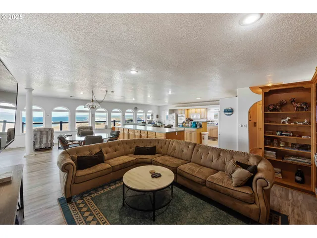 $899,000 | 1257 7th Street Southwest, Bandon, OR 97411