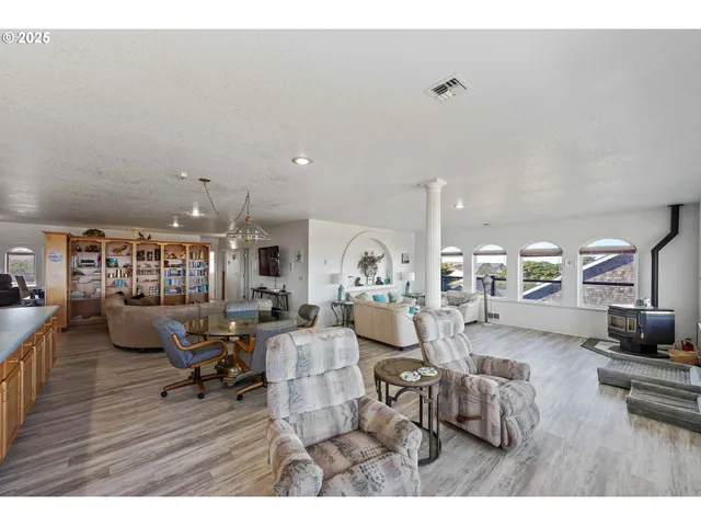 $899,000 | 1257 7th Street Southwest, Bandon, OR 97411