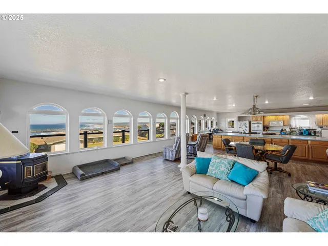 $899,000 | 1257 7th Street Southwest, Bandon, OR 97411