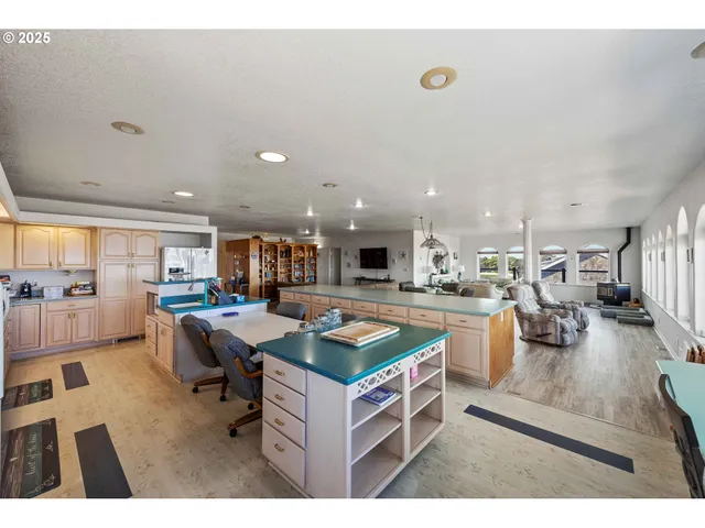 $899,000 | 1257 7th Street Southwest, Bandon, OR 97411