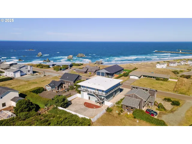 $899,000 | 1257 7th Street Southwest, Bandon, OR 97411