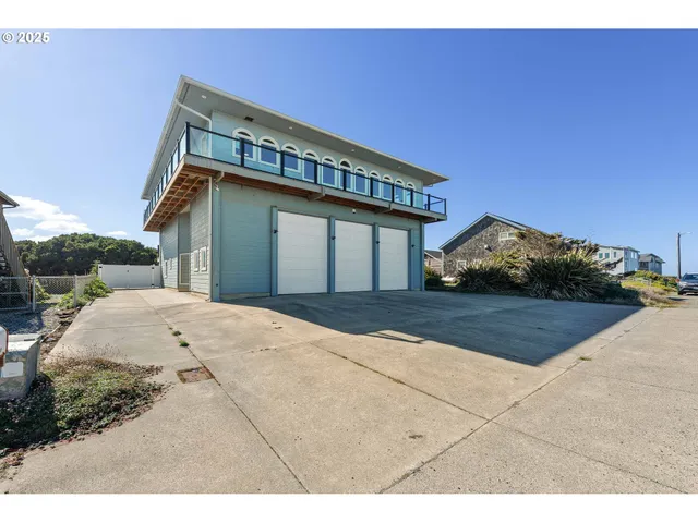 $899,000 | 1257 7th Street Southwest, Bandon, OR 97411