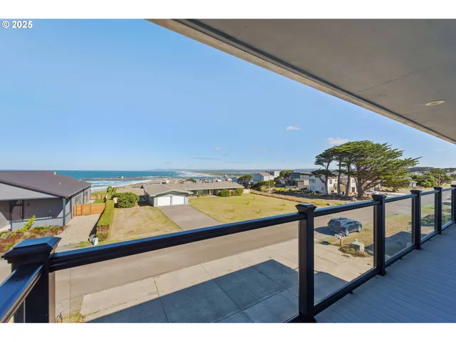 $899,000 | 1257 7th Street Southwest, Bandon, OR 97411