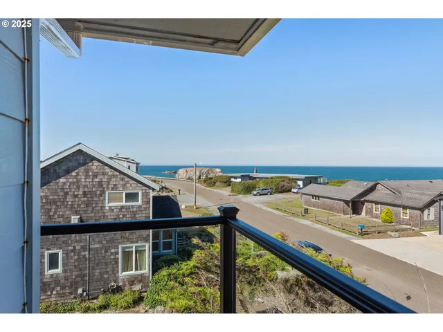 $899,000 | 1257 7th Street Southwest, Bandon, OR 97411