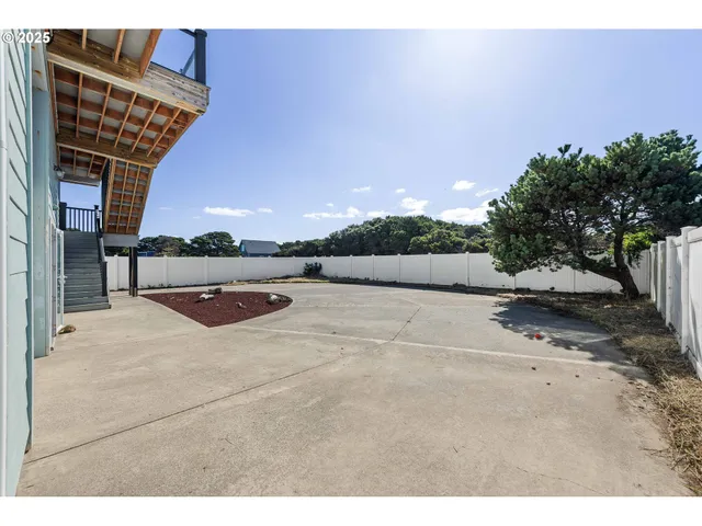 $899,000 | 1257 7th Street Southwest, Bandon, OR 97411