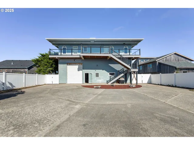 $899,000 | 1257 7th Street Southwest, Bandon, OR 97411