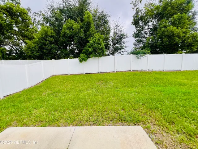 a view of yard with small space