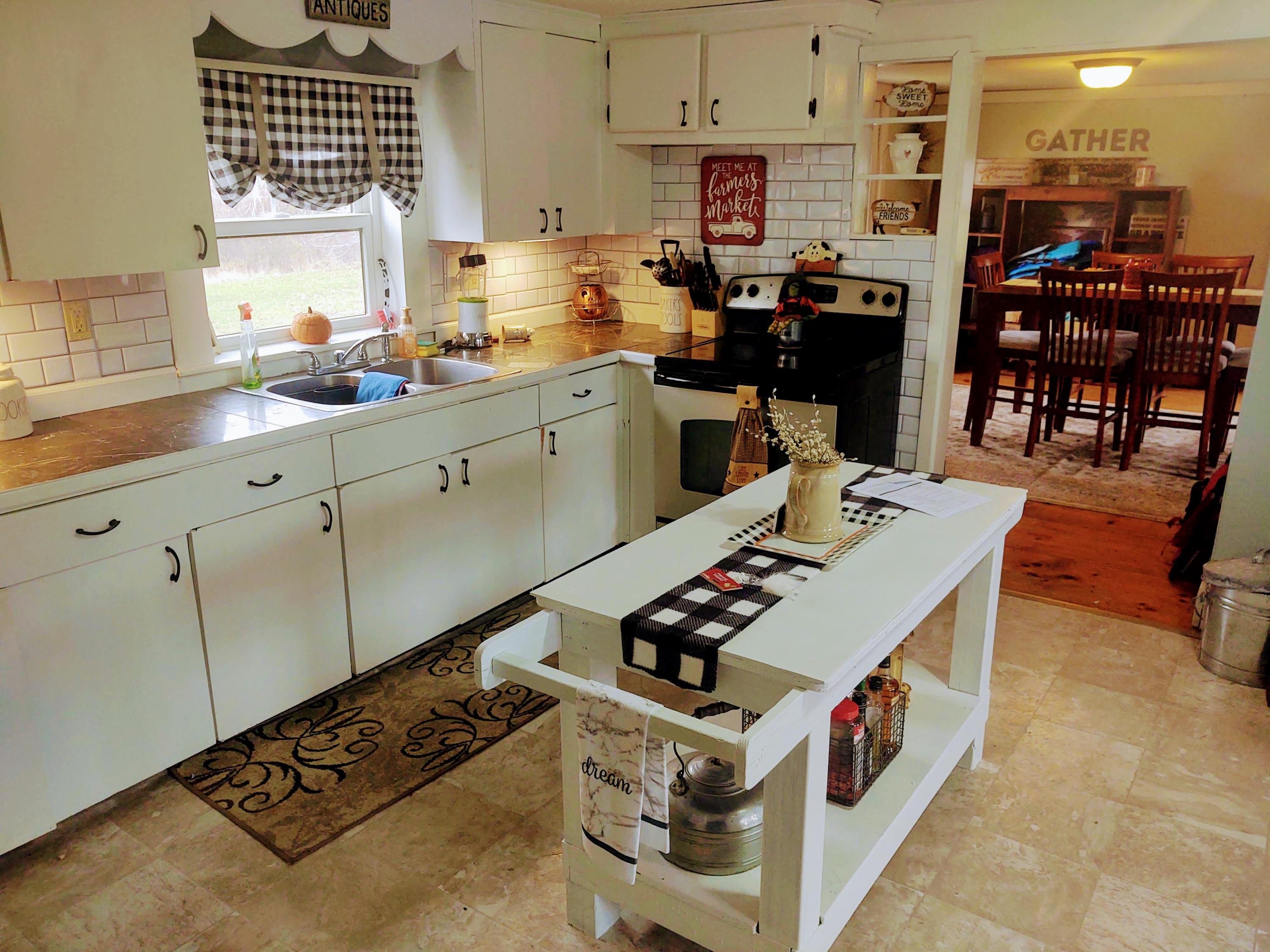 Kitchen sink area