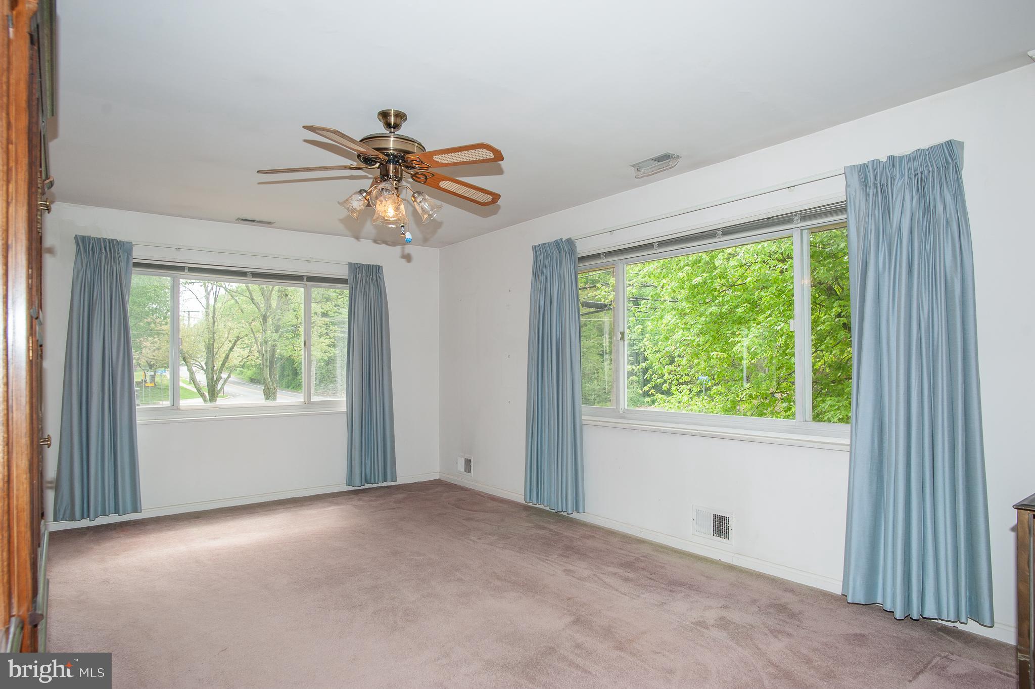 6301 Telegraph Road Alexandria, VA 22310 - Photo 11 of 31 Living Room