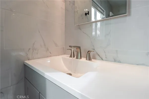 a close view of sink and tap