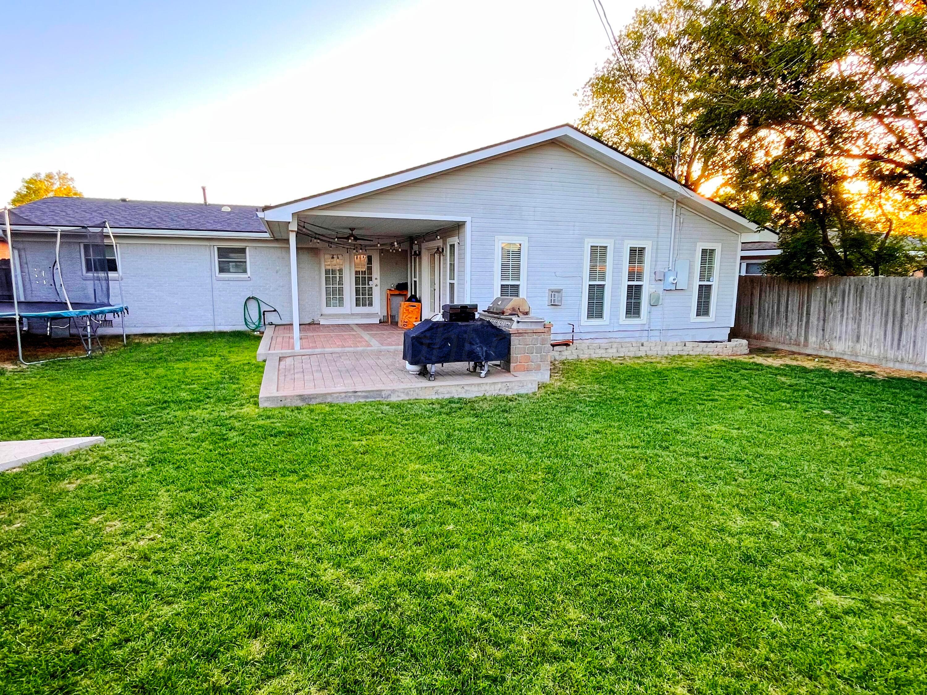 909 Michigan Street Perryton, TX 79070 - Photo 18 of 18 909 Michigan patio