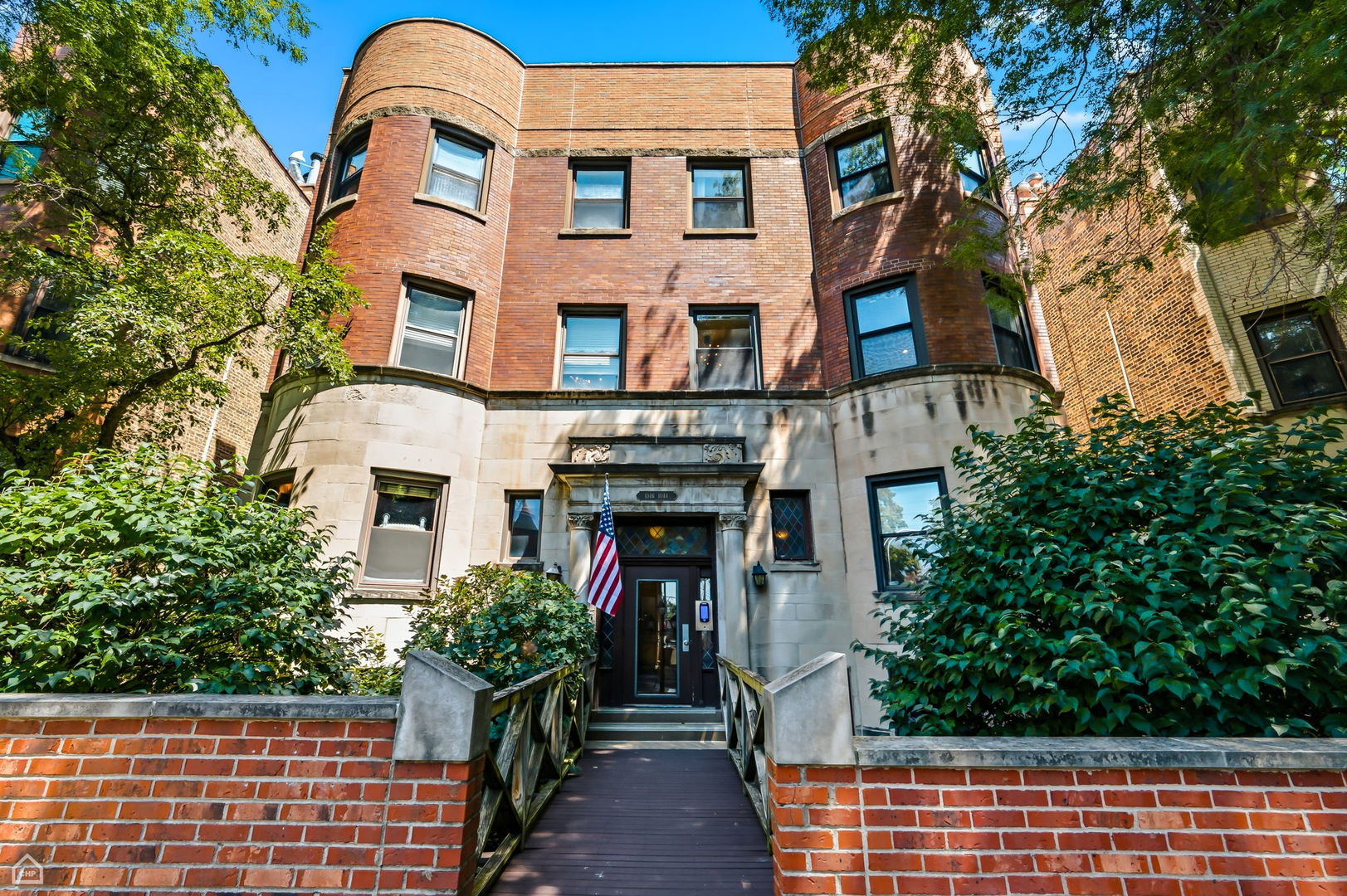 1044 West Byron Street, Unit 2E Chicago, IL 60613 - Photo 1 of 17